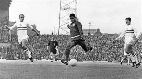 Portugal legend Eusebio passes away