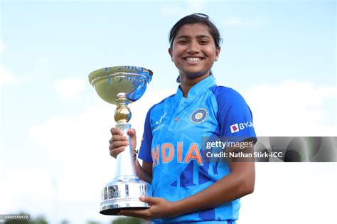 Najla Cmc Of India Pose With The Icc Womens U19 T20 World Cup Trophy