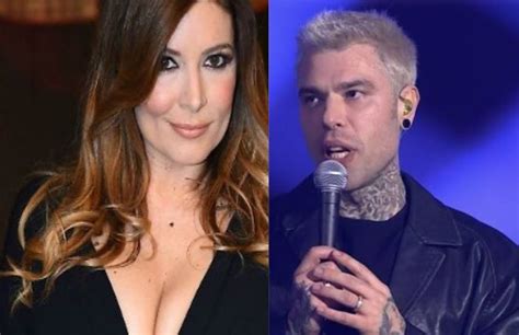 Selvaggia Lucarelli Asfalta Fedez Un Bambino Che Vuole Mangiarsi