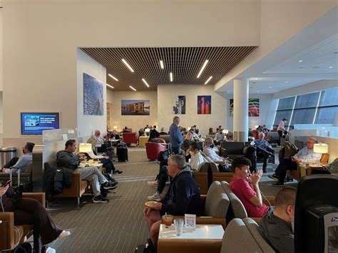 Review: American Airlines Admirals Club Dallas (DFW - Terminal D ...