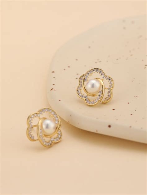 Rhinestone Faux Pearl Decor Flower Design Stud Earrings In