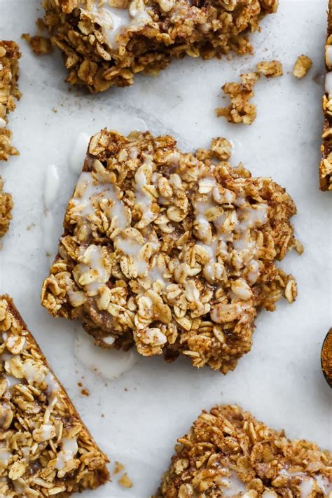 Maple Cinnamon Roll Oatmeal Bars