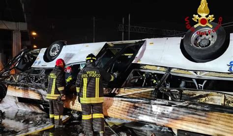 Bus Precipitato A Mestre Morti E Feriti Video