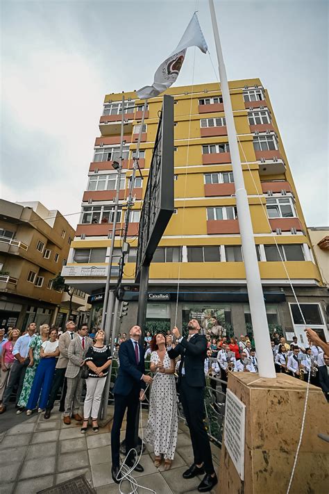 Gáldar ondea la bandera que anuncia el inicio de las Fiestas Mayores de