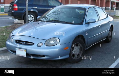 1998 99 Ford Taurus Stock Photo Alamy