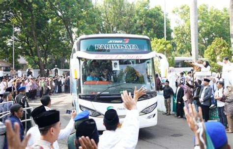 Staf Ahli Bupati Lepas Jemaah Calon Haji Asal Garut Kloter 39