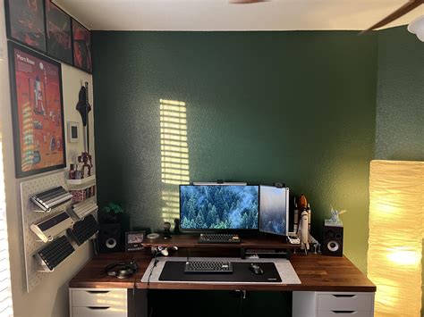 New setup for small room : r/battlestations