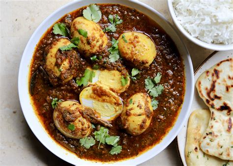 Dhaba Style Egg Masala Curry Travelandmunchies