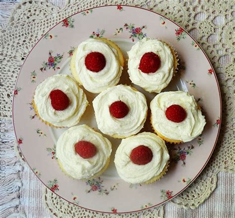 Raspberry Filled White Chocolate Buttercream Cupcakes Amanda S Cookin