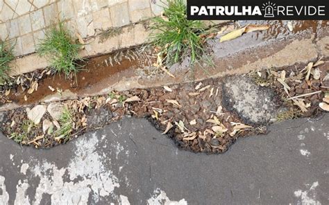 Patrulha Revide Mulher Fratura Punho Após Cair Em Buraco Na Rua