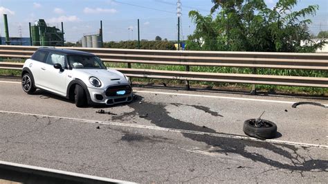 Incidente A Trezzo Sull Adda Lunghe Code Di Camion Verso La A4 Prima