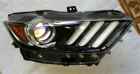 Ford Mustang Reflektor Xenon Led Prawy