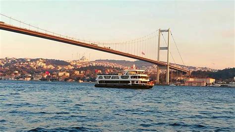 Istanbul Bosporus Dinner Kreuzfahrt mit Getränken und türkischer Show