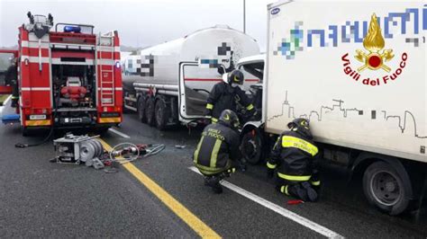 Oggi Incidente Stradale Sulla A12 La Spezia S Stefano Magra