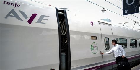 À Lyon la Renfe nouveau concurrent de la SNCF présente son TGV qui