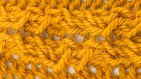 Small Raised Circle Cable Stitch Knitting Stitch Dictionary