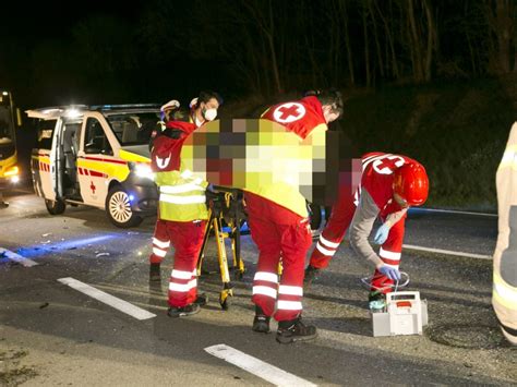 Schwerer Unfall 19 Jähriger verliert Kontrolle über nicht zugelassenen