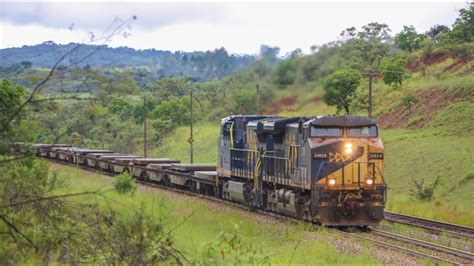 Trem De Carga Geral Muito Pesado Duas Locomotivas AC44i Subindo