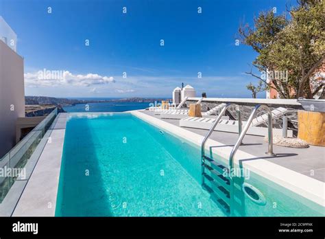 Arquitectura Blanca En La Isla De Santorini Grecia Piscina De Lujo