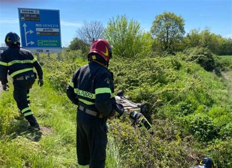 Incidente A Ravenna Auto Nel Fosso Un Ferito Grave