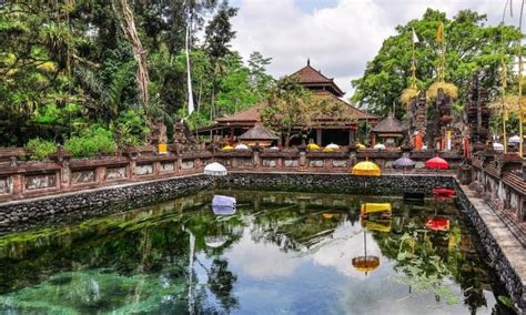 Tampak Siring Bali Menikmati Keindahan Pura Tirta Empul Istana