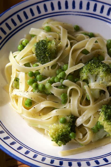 Easy One Pot Pasta With Peas And Broccoli Thinly Spread