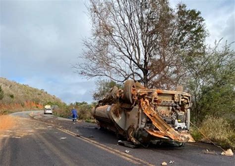 Caminhão Tanque Tomba Na Ba 026 Em Pé De Serramaracás E Deixa Dois