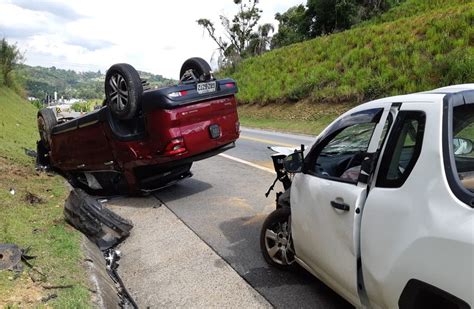 Acidente Entre Duas Caminhonetes Deixa Uma Morte Em São Roque