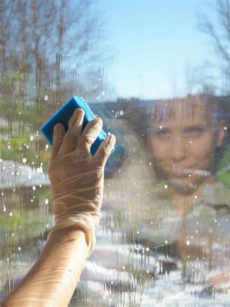 Spring Cleaning Janelas Da Limpeza As M Os Do S Das Mulheres Lavam