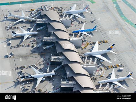 Lax Tom Bradley Terminal Hi Res Stock Photography And Images Alamy