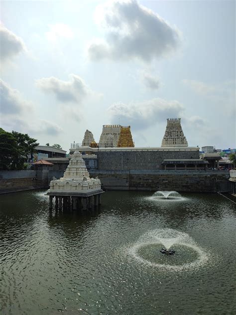 Kamakshi Amman Temple, Kanchipuram : r/hinduism