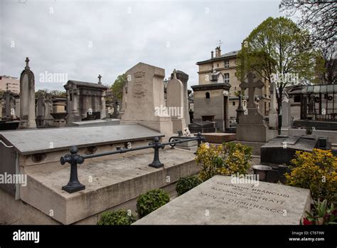 Cementerio de montparnasse fotografías e imágenes de alta resolución