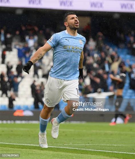 Sergio Aguero Celebration Photos and Premium High Res Pictures - Getty ...