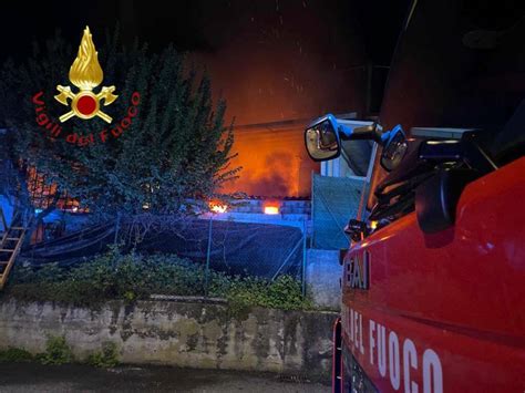 Merone Incendio Al Silos Della Ditta Pro Garden Lungo Intervento Dei