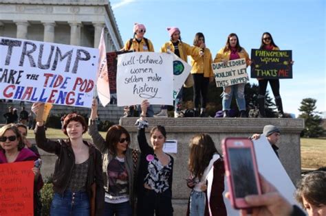 Manifestaciones Gigantes En La Segunda Marcha De Las Mujeres Anti Trump