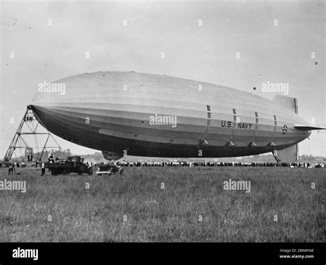 World S Largest Dirigible On Maiden Flight America S New Queen Of