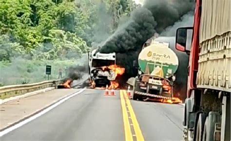 Fogo destrói carreta e caminhão na BR 163 entre Sinop e Itaúba em