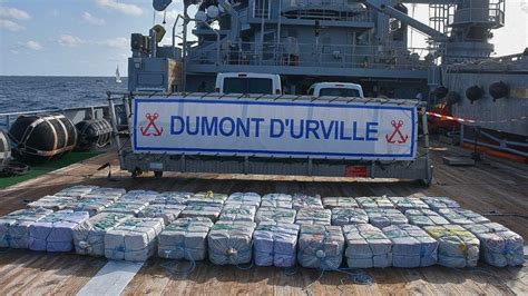 La marine nationale saisit près de 1 2 tonne de cocaïne en mer au sud