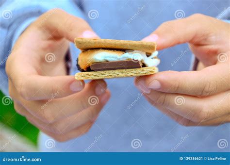 how to make a s'more