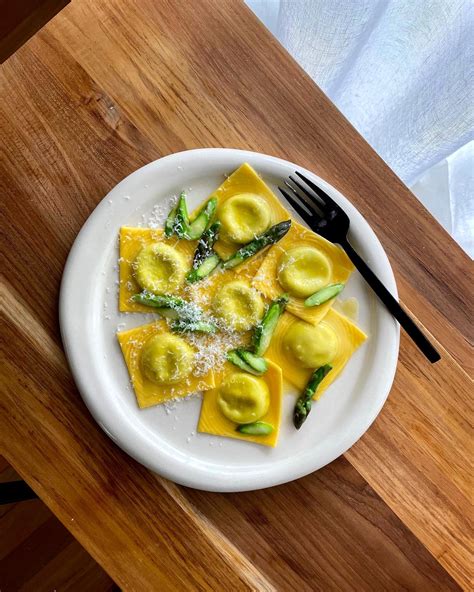 Burrata Pesto Filled Ravioli With Butter And Asparagus No Regretti