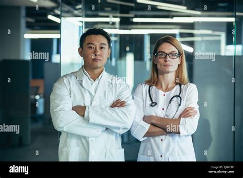 Infirmière japonaise mature Banque de photographies et dimages à haute résolution Alamy