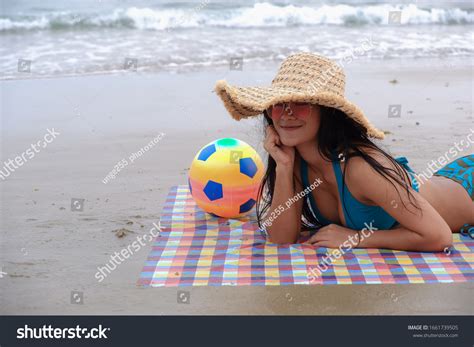 Sexy Asian Woman Wearing Bikini On库存照片 Shutterstock