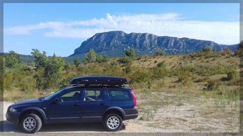 Pic Saint Loup Hérault France Bivouac et toursisme Volvo XC70 avec