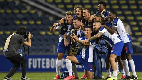 Al Ritmo De Los Palmeras Los Jugadores Del Porto Festejan El