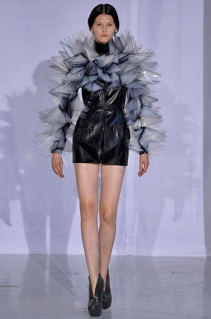 Défilé Iris Van Herpen Automne hiver 2011 2012 Haute couture