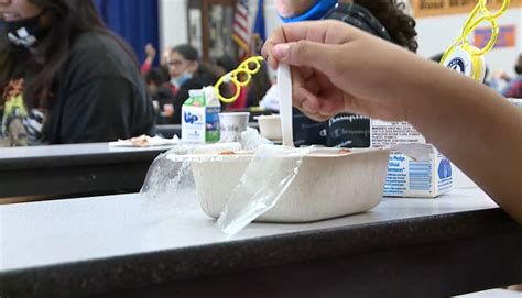 CCSD expanding free meal program to all students