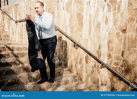 Retrato De Un Profesional De Alto Rango En Un Traje Con Varios