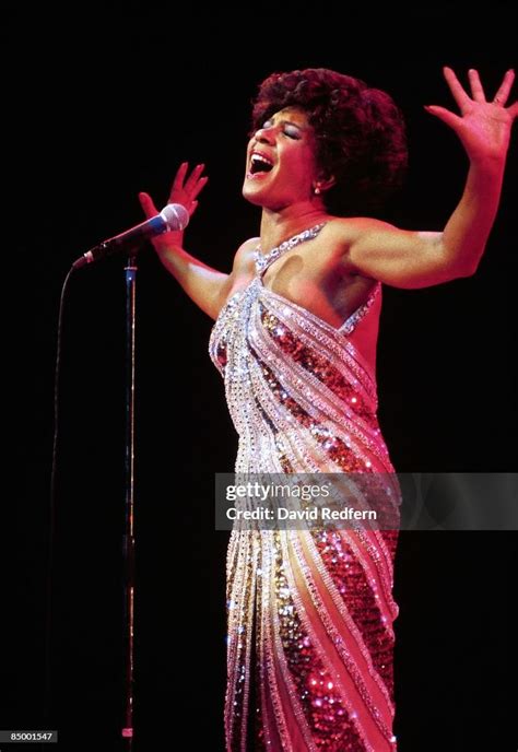 Welsh Singer Shirley Bassey Performs Live On Stage Circa 1980 News Photo Getty Images