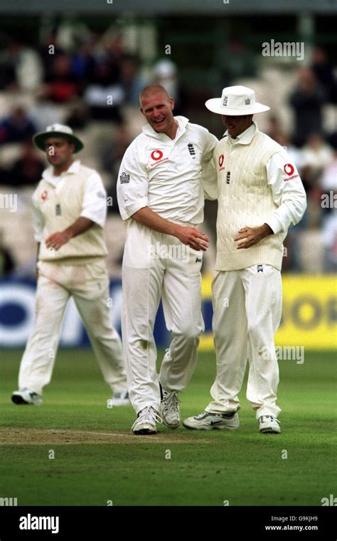 England S Matthew Hoggard L Celebrates Taking Pakistan S Younis Khan