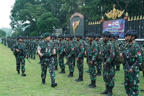 Pangdivif 2 Kostrad Mayjen TNI Syafrial Lepas Keberangkatan Prajurit